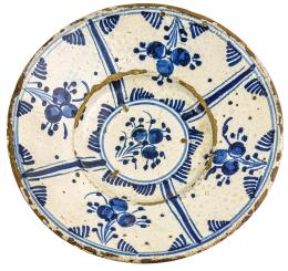 596  -  PLATO EN CERAMICA CATALANA DE FINALES DEL S. XVIII-XIX