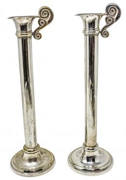 1375  -  PAREJA DE CANDELEROS  DEL ÚLTIMO TERCIO DE SIGLO XX