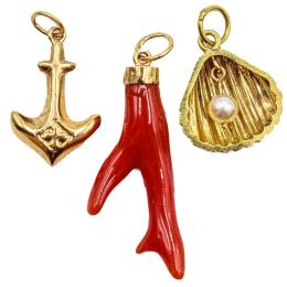 125  -  COLECCIÓN DE TRES COLGANTES DE MEDIADOS S.XX