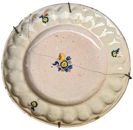 525 - PLATO DE CERÁMICA  DE ALCORA SIGLO XIX