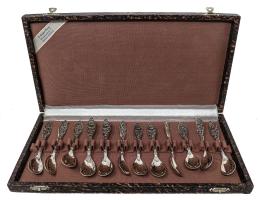 831 - CONJUNTO DE 12 CUCHARILLAS  EN PLATA DE MEDIADOS DEL S.XX