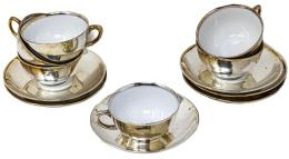 699  -  LOTE DE TAZAS CON PLATO EN PORCELANA PLATEADA 