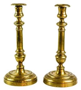 1076 - PAREJA DE CANDELEROS DE PRINCIPIOS DEL S.XX