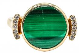10 - ANILLO CON MALAQUITA Y BRILLANTES