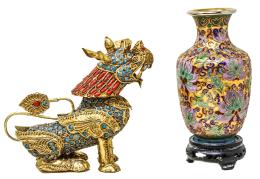 476 - PEQUEÑO JARRÓN Y FIGURA ORIENTALES SEGUNDA MITAD DEL S.XX