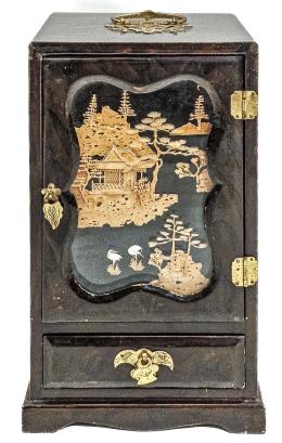 581  -  PEQUEÑO MUEBLE JOYERO ORIENTAL DE LA SEGUNDA MITAD DEL S.XX