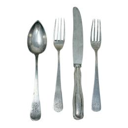 869 - CONJUNTO DE CUBIERTOS EN PLATA DE FINALES DEL S.XIX