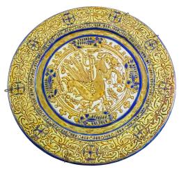 555 - PLATO DE REFLEJOS METÁLICOS CIRCA 1929