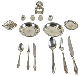 779 - CONJUNTO DE PIEZAS EN PLATA DE LA SEGUNDA MITA DEL S.XX