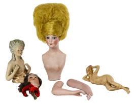 259 - LOTE DE MUÑECAS DE PORCELANA DE MEDIADOS DEL SIGLO XX
