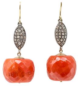 169 - PENDIENTES LARGOS CON DIAMANTES Y CORAL
