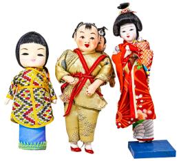 264 - TRES MUÑECAS JAPONESAS DE LA SEGUNDA MITAD DE S. XX