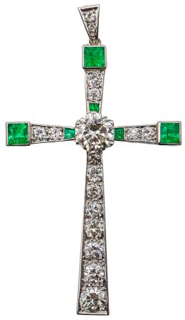 171 - CRUZ COLGANTE CON BRILLANTES Y ESMERALDAS, AÑOS 30