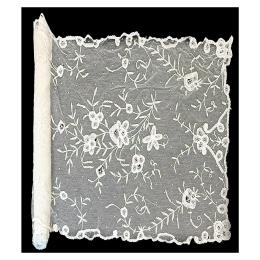 1055  -  MANTILLA BLANCA DE MEDIADOS DEL SIGLO XX