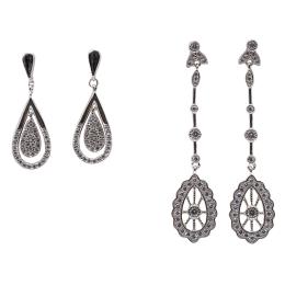 132  -  DOS PARES DE PENDIENTES LARGOS