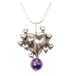83  -  COLGANTE CORAZÓN DE DISEÑO EN PLATA CON BOLA DE AMATISTA