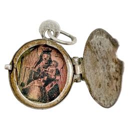 107 - COLGANTE MEDALLA DEVOCIONAL DE PLATA DEL SIGLO XVIII