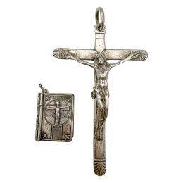 109 - CRUCIFIJO Y CAJITA ROSARIO EN PLATA Y METAL