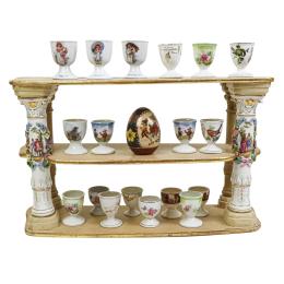 634  -  COLECCIÓN DE 18 HUEVERAS DE PORCELANA