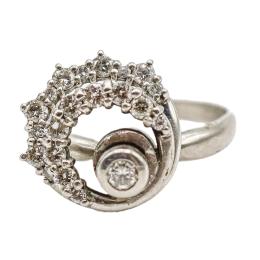62  -  ANILLO DE DISEÑO CON BRILLANTES