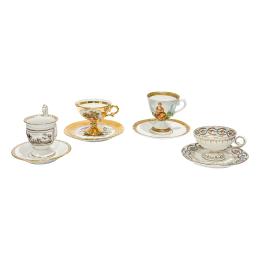 636  -  COLECCIÓN DE CUATRO TAZAS EN PORCELANA MEDIADOS S. XX