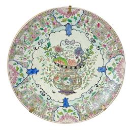612 - PLATO DE PORCELANA ORIENTAL DEL ÚLTIMO CUARTO DEL S.XX