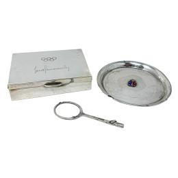 890  -  CENICERO Y CAJITA DE PLATA DE LA SEGUNDA MITAD DE S. XX