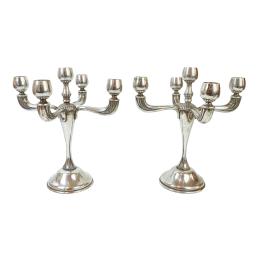 979  -  PAREJA DE CANDELABROS DE PLATA DE MEDIADOS DE S. XX