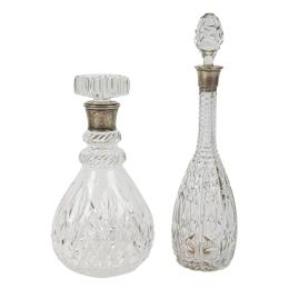 42 - DOS BOTELLAS LICORERAS DE MEDIADOS DE S. XX