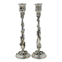 981  -  PAREJA DE CANDELEROS DE PLATA DE LOS AÑOS 60/70