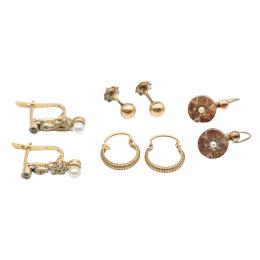 224 - LOTE DE PENDIENTES DE NIÑA DEL S.XIX