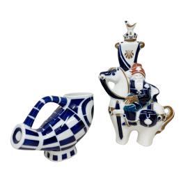 652  -  JARRA Y FIGURA DE PORCELANA DE SARGADELOS