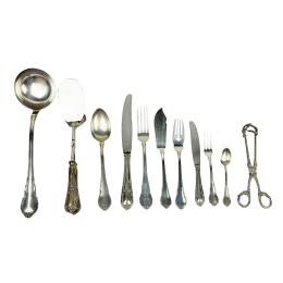 913  -  CONJUNTO DE CUBIERTOS DE PLATA DE MEDIADOS DE S. XX