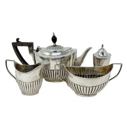 960  -  JUEGO DE TÉ  Y SALERITO EN PLATA INGLESA DE FINALES S. XIX