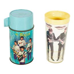 57 - VASO Y TERMO DE LOS BEATELS AÑOS 60