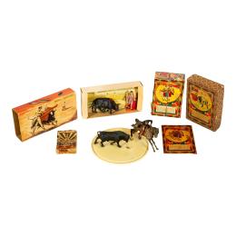 62 - CONJUNTO DE PIEZAS CURIOSAS DE TEMÁTICA TAURINA