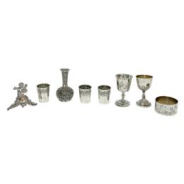 966  -  LOTE DE OCHO PIEZAS EN PLATA