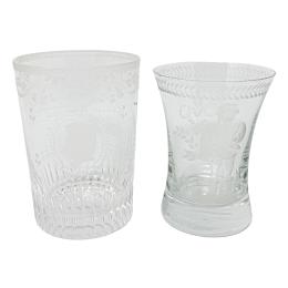 42 - PAREJA DE VASOS TALLADOS DEL ÚLTIMO CUARTO DEL S.XX