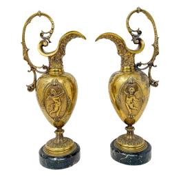 711  -  PAREJA DE JARRAS EN BRONCE DE PRINCIPIOS DEL S.XX