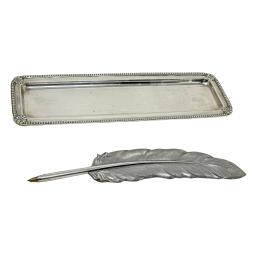 842 - BANDEJA Y PLUMA DE PLATA DEL ÚLTIMO TERCIO DE SIGLO XX