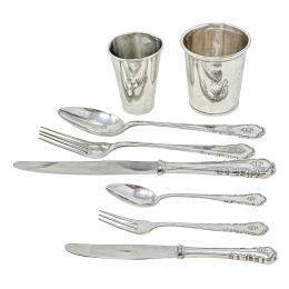 805  -  PAREJA DE VASOS Y SIEIS CUBIERTOS DE PLATA