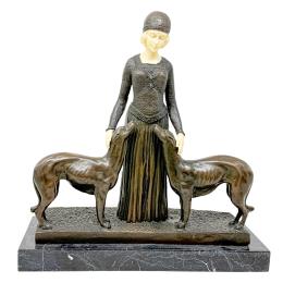 892  -  FIGURA DE ESTILO ART DECÓ DEL ÚLTIMO TERCIO DEL S.XX