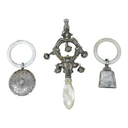 826  -  TRES SONAJEROS DE PLATA DE FINALES DEL S.XIX-XX