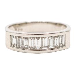 15  -  ANILLO CON DIAMANTES TALLA BAGUETTE