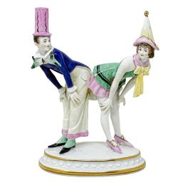 466 -  FIGURA DE PORCELANA DEL SEGUNDO TERCIO DEL SIGLO XX