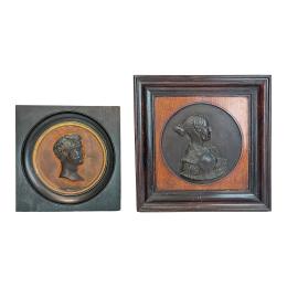 992  -  DOS PLACAS FRANCESAS CON RETRATOS EN RELIEVE DEL SIGLO XIX