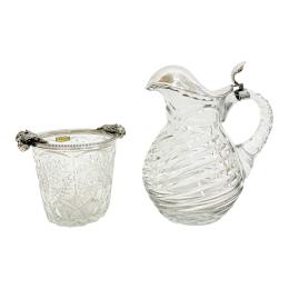 29  -  CUBITERA Y JARRA DE CRISTAL Y PLATA DE MEDIADOS DE S. XX