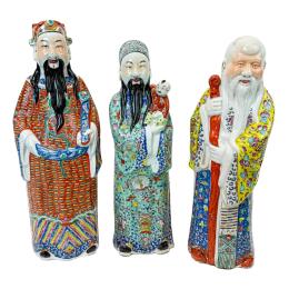 525 - TRES FIGURAS DE PORCELANA CHINA DE LA SEGUNDA MITAD DE S. XX