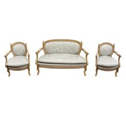 367  -  PEQUEÑO SOFA Y DOS SILLONCITOS DE ESTILO LUIS XVI