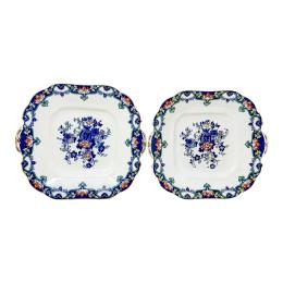 491 - DOS CENTROS DE PORCELANA INGLESA DE MEDIADOS DEL SIGLO XX